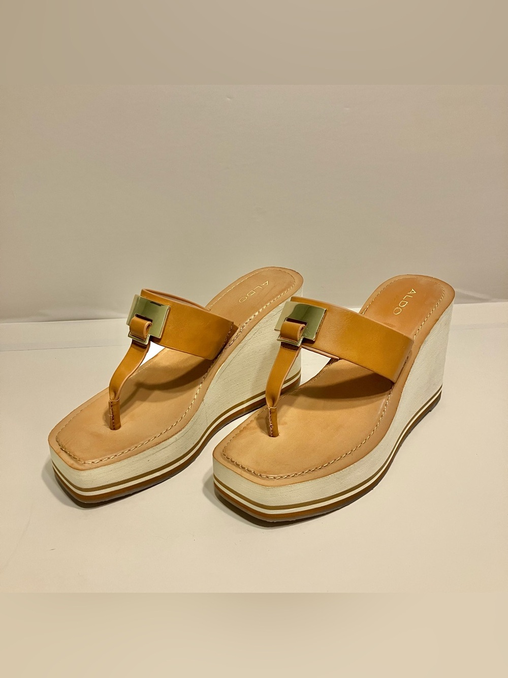 ALDO Acarenia wedge sandals cognac gold-tone accents platform wedge heel Sz 7.5